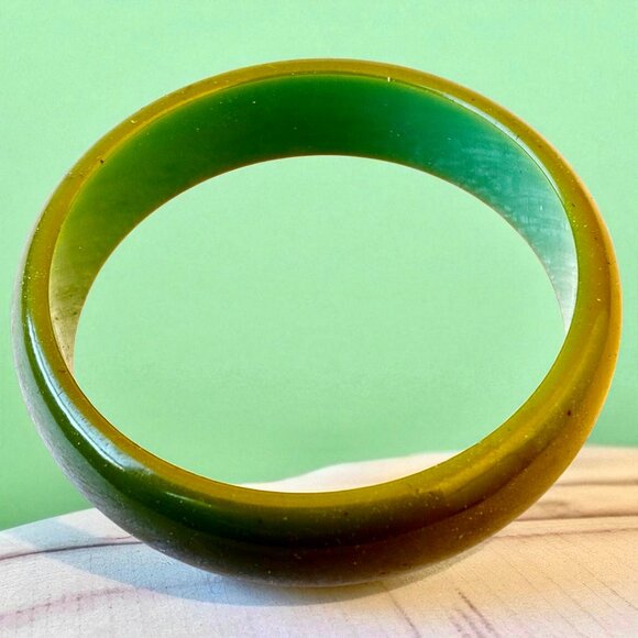 Vintage Bakelite Bangle Bracelet Green Smooth - Picture 2 of 16